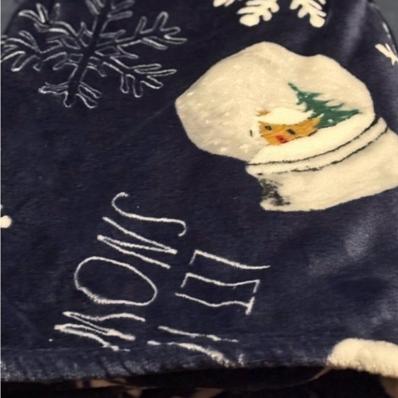 NWT Rae Dunn Throw/Blanket LET IT SNOW Midnight Blue 50x70 Snowglobe Snowflake - Picture 4 of 4